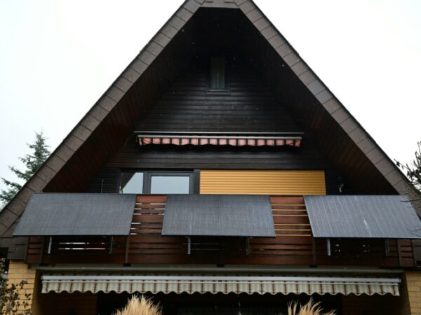 Germans turn to balcony solar panels to save money