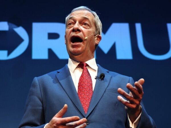 In Reversal, Musk Disparages Farage