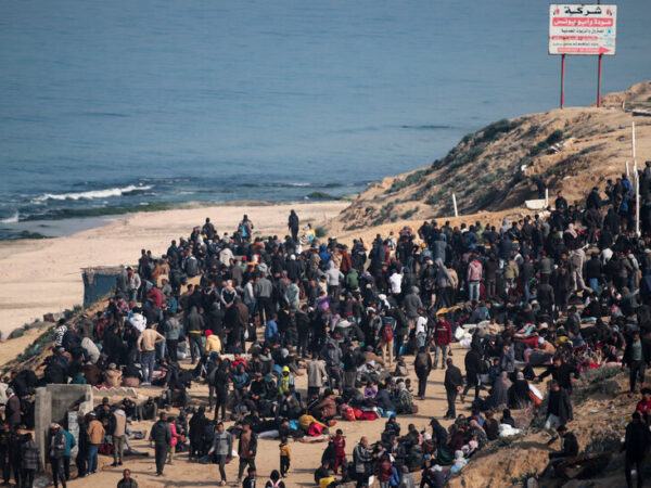 Israel Blocks Gazans From North, Accusing Hamas of Cease-Fire Breach