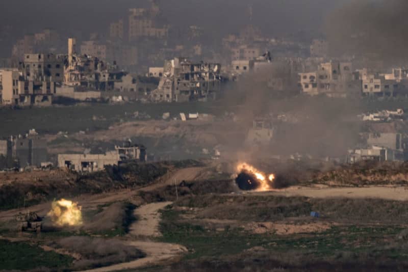 Israel says Gaza ceasefire delayed as Hamas fails to provide names Israel says Gaza ceasefire delayed as Hamas fails to provide names