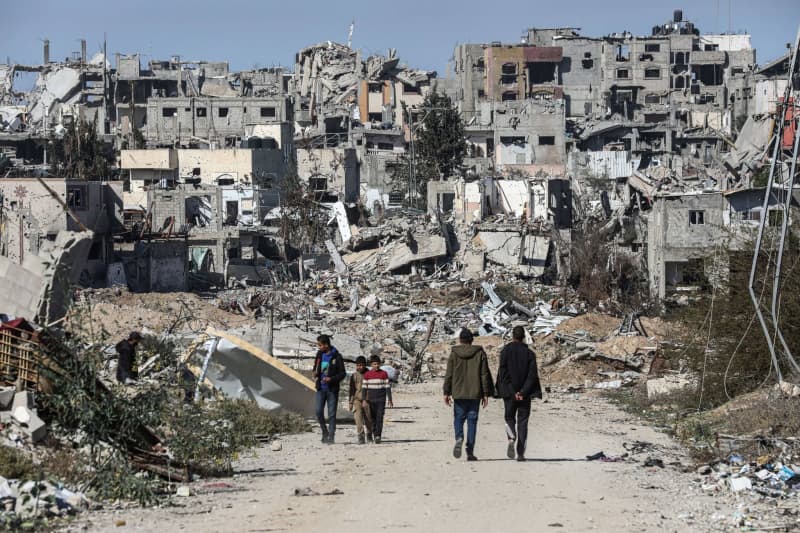 Israeli military kills armed man amid violent clashes in Gaza Strip Israeli military kills armed man amid violent clashes in Gaza Strip