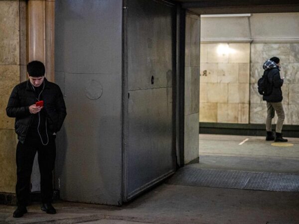 Kremlin Chokes YouTube Service, but Russians Find Ways Around It