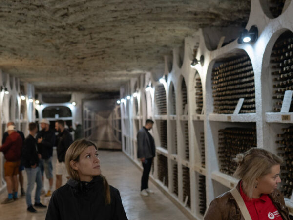 Putin Gets a Snub in the Vast Wine Cellars of a Former Soviet Republic