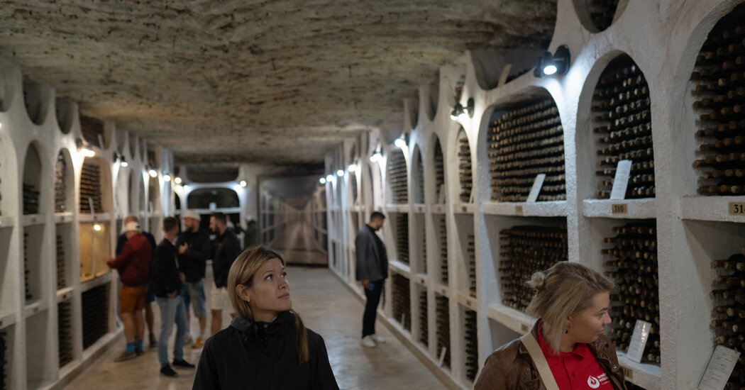 Putin Gets a Snub in the Vast Wine Cellars of a Former Soviet Republic Putin Gets a Snub in the Vast Wine Cellars of a Former Soviet Republic