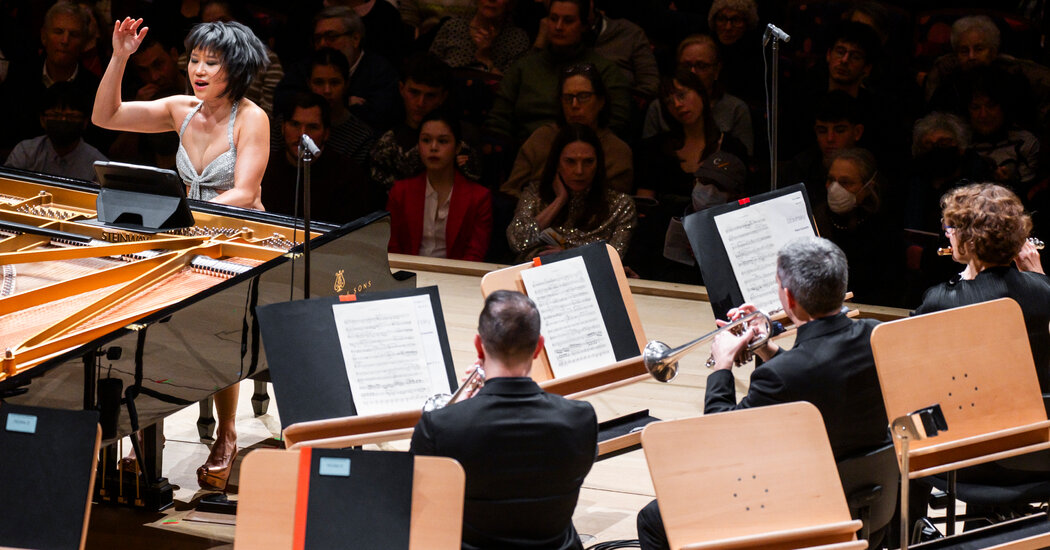 Review: Yuja Wang Tries Something New With the Philharmonic