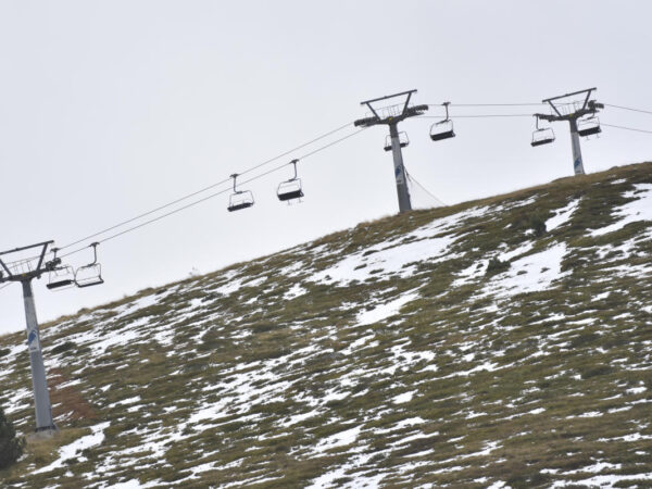 Ski lift accident leaves 30 injured at Spanish resort in the Pyrenees