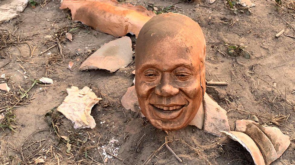 Statue of ex-Ghana President Akufo-Addo destroyed