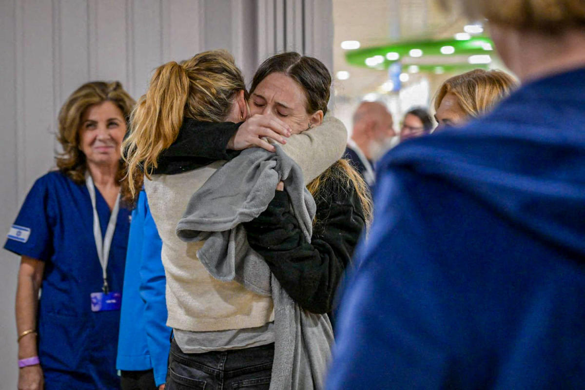 Tears of joy as 3 released hostages dive into their mothers’ arms after 15 months in captivity