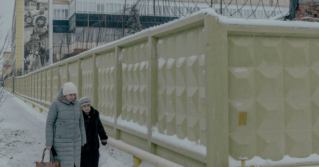 Ukraine Sends Volley of Drones at Russia, Hitting Oil Refinery Ukraine Sends Volley of Drones at Russia, Hitting Oil Refinery