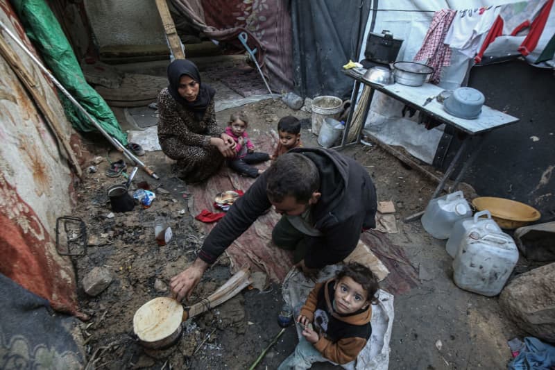 UN says 4,000 truckloads full of food and flour are set to enter Gaza