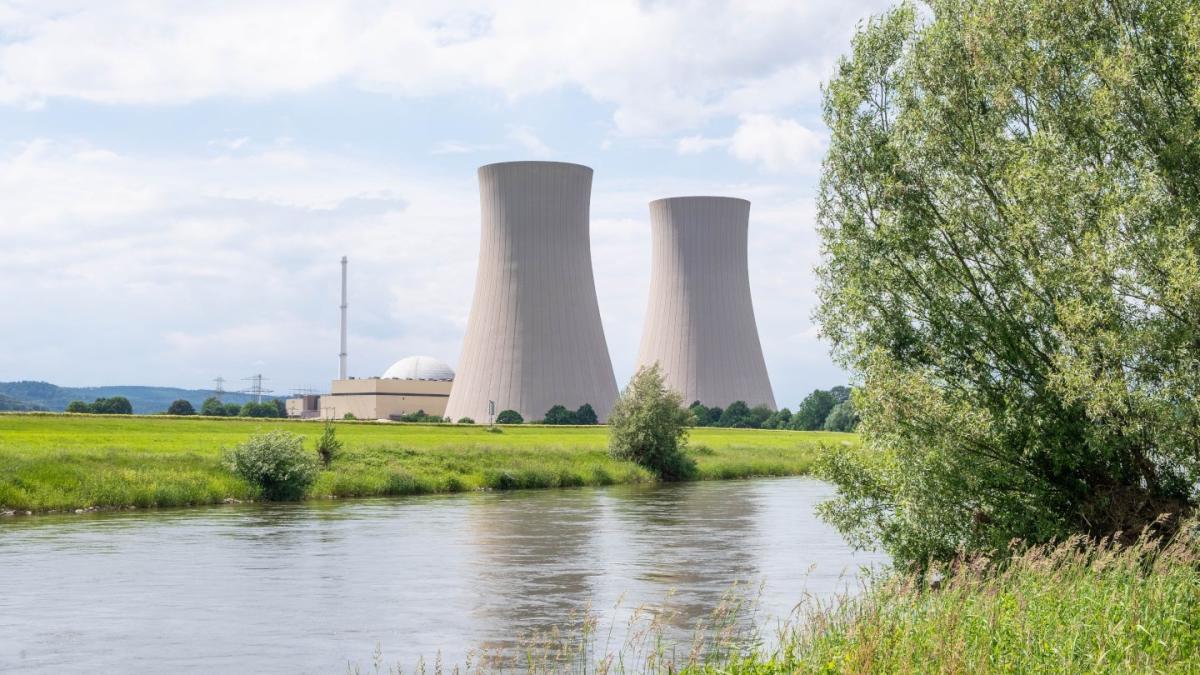 Vietnam signs nuclear energy development agreement with Russia