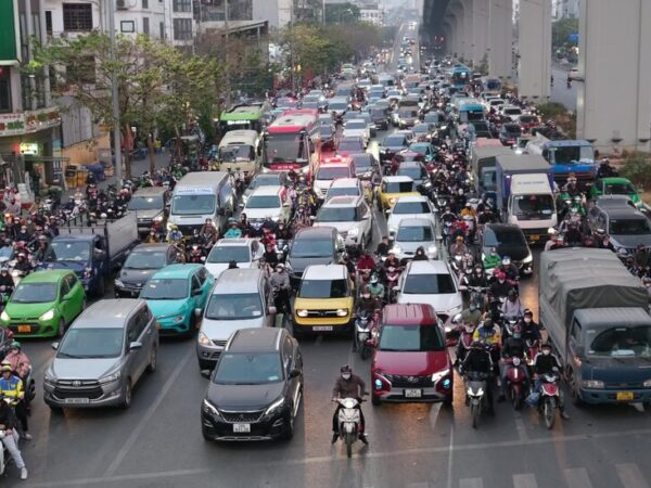 Vietnam’s Drivers, Facing Steep Fines, Are Minding the Rules of the Road