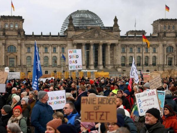 Around 160,000 protest against far-right in Berlin
