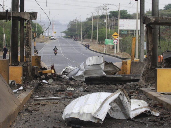 Clashes between Colombian military and guerrilla dissidents leave a soldier dead and another wounded
