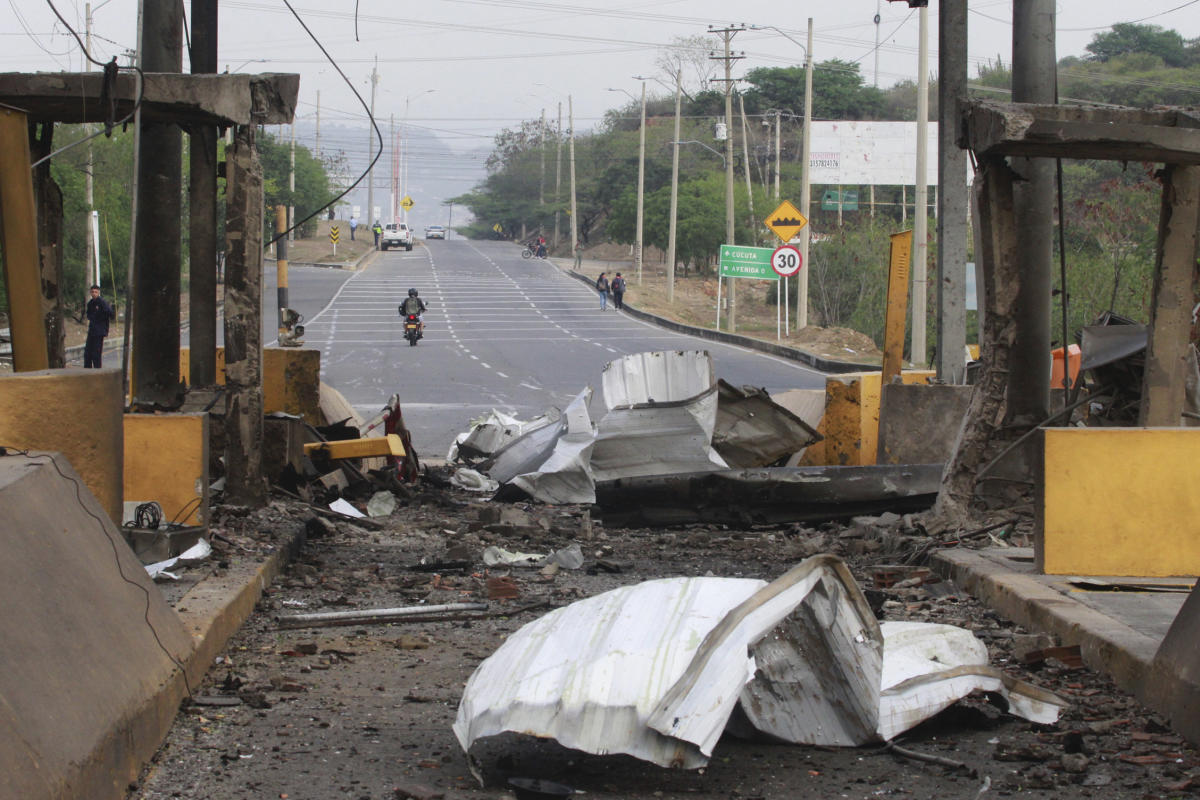 Clashes between Colombian military and guerrilla dissidents leave a soldier dead and another wounded