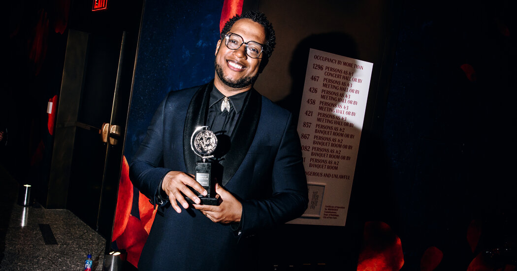 For Playwrights, Making It to Midcareer Is a Cliffhanger For Playwrights, Making It to Midcareer Is a Cliffhanger