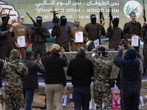 Hamas Makes Gaunt Israeli Hostages Thank Captors Before Release
