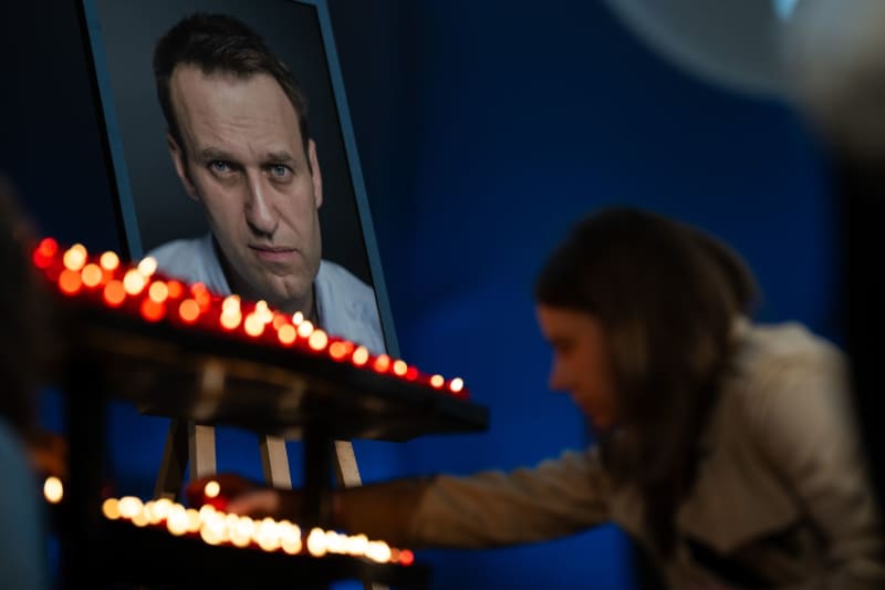 Navalny supporters hold memorials marking one year since his death Navalny supporters hold memorials marking one year since his death