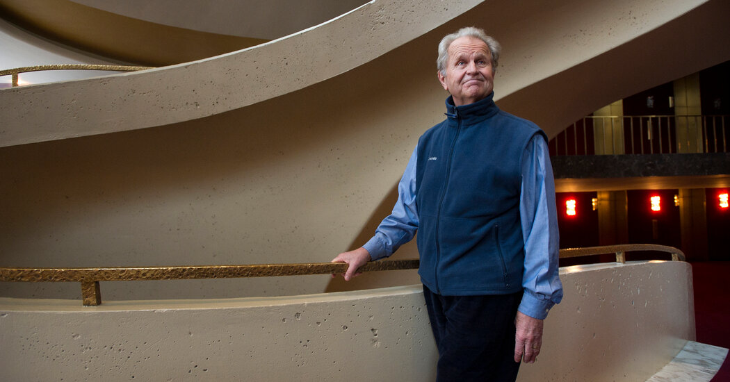 Paul Plishka, Prolific Soloist at the Met, Dies at 83