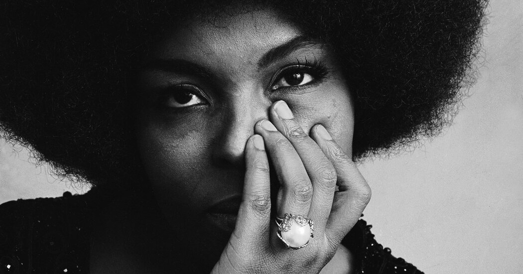 Roberta Flack, Virtuoso Singer-Pianist Behind ‘Killing Me Softly,’ Dies at 88 Roberta Flack, Virtuoso Singer-Pianist Behind ‘Killing Me Softly,’ Dies at 88