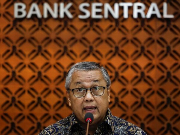 Some Indonesia lawmakers eye removing central bank governor, Tempo magazine reports