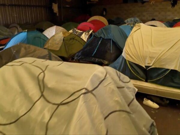 Mayor calls for PM to visit Calais migrant camps