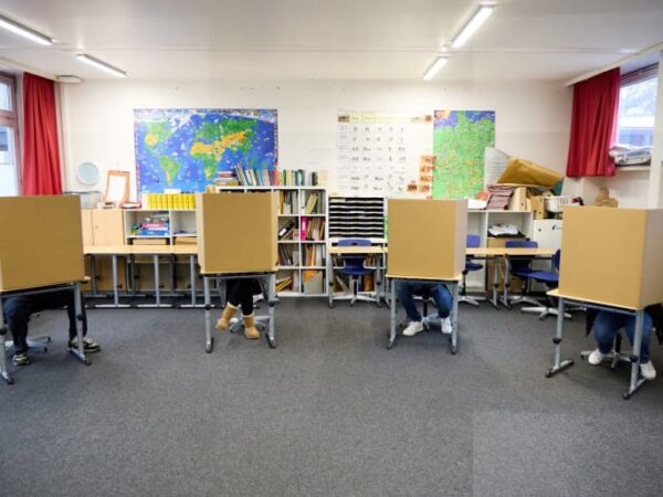 Polls open in Germany’s Hamburg with centre-left SPD expected to win