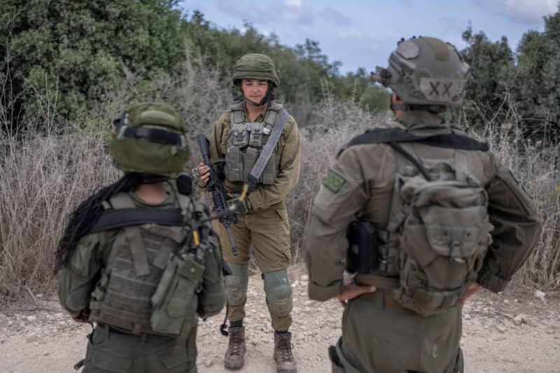 Ultra-Orthodox Israelis visit gravesite in Lebanon